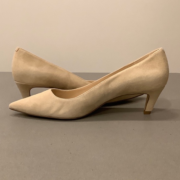 Nine West Quan Light Natural Suede Pointed Toe Low Heel Pumps Size 9M - Picture 3 of 10